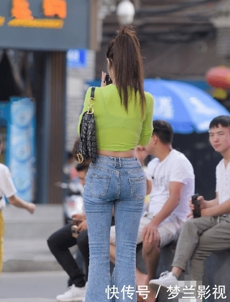 女生|身材好的女生才有“资格”穿露脐装,中间细的才是完美身材