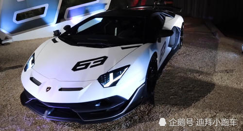 聚会上看到一台兰博基尼，车身印着63，比保时捷GT2RS还快