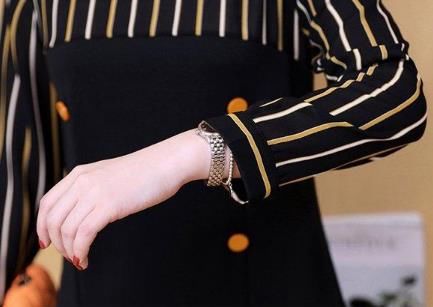 中秋回娘家，千万别穿太土，备2件这样女装，超洋气，穿出体面