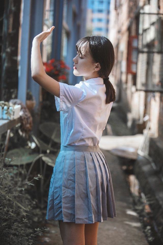 人像摄影：姑娘看起来光鲜靓丽，美丽性感