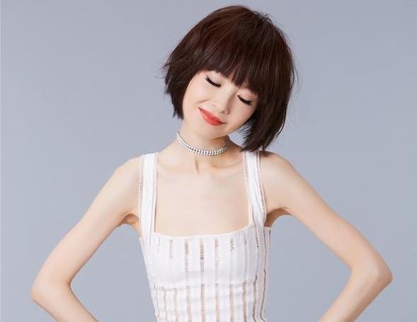 换发型要慎重!张天爱年轻10岁，鲁豫年轻20岁，韩雪却被打回原形