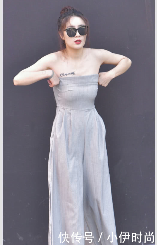 性感小姐姐抹胸装尽显丰满胸部，线条娇美圆润的背影，让人眼前一