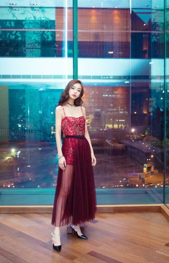 众女星穿半身纱裙