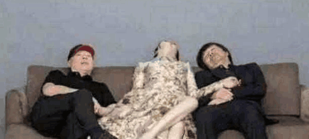 手机事件再度发酵, 铲屎官曝光冯小刚范冰冰亲密照, 网友: 李晨疯