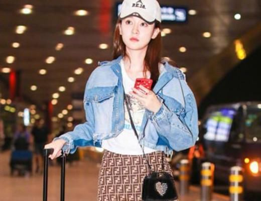 李宇春和乔欣的牛仔外套，这假小子和真女神的差距，一目了然！