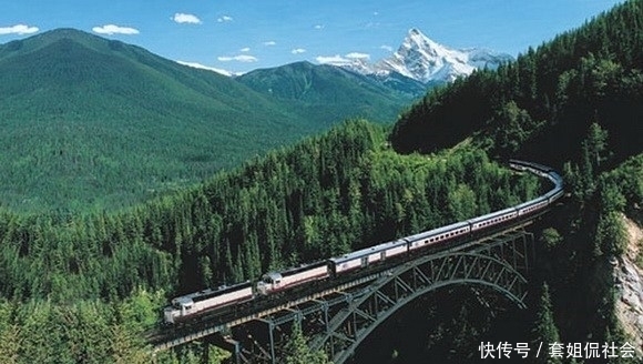 火车从平原攀上了喜马拉雅山,印度人称它是伟大的铁路