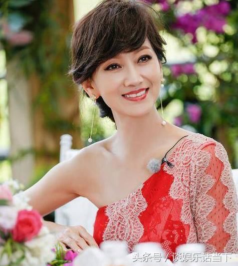 赵雅芝迷人的五张照片，第一张美丽优雅，图五让我根本移不开眼睛