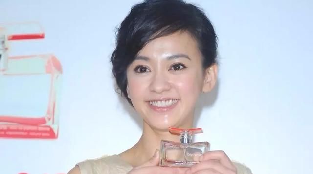 陈意涵深V裙开到肚脐了，衬托4千万的项链，网友：真的好看吗