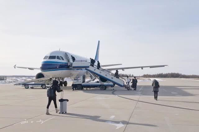 中国最冷的机场之一,零下30度需要步行上飞机,南方游客都傻了