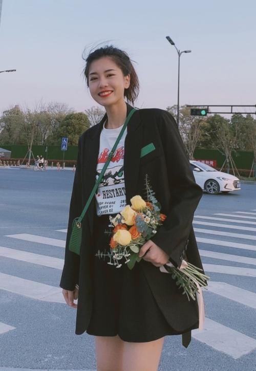  『气质』谁说女孩子穿西装太古板？看看这种“混搭”法则吧，气质又有型