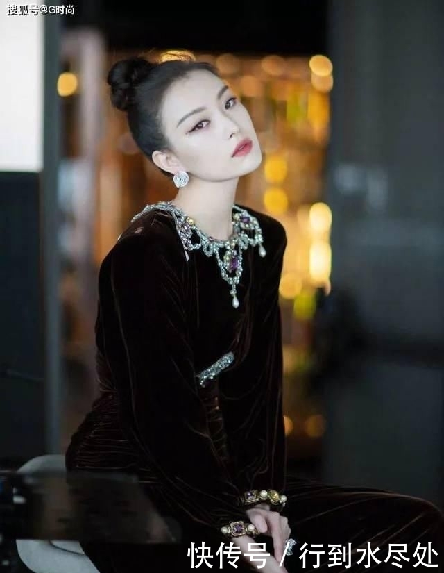  [气质]做为时尚潮流小公举你都还没Get明星款的丸子头吗？ 那么你就out了
