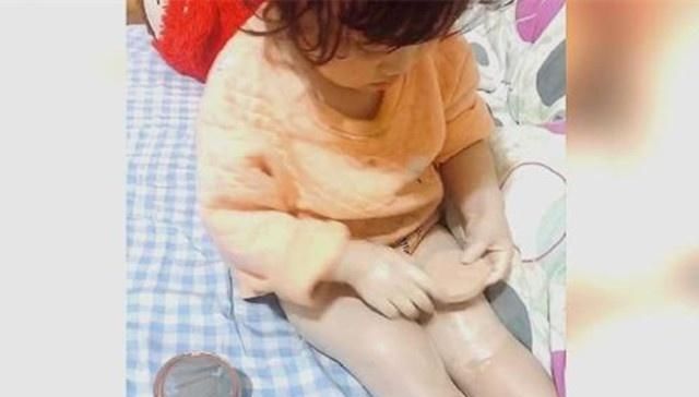  把妈妈：宝宝在房间里化妆，接下来的一幕，妈妈直接不淡定了