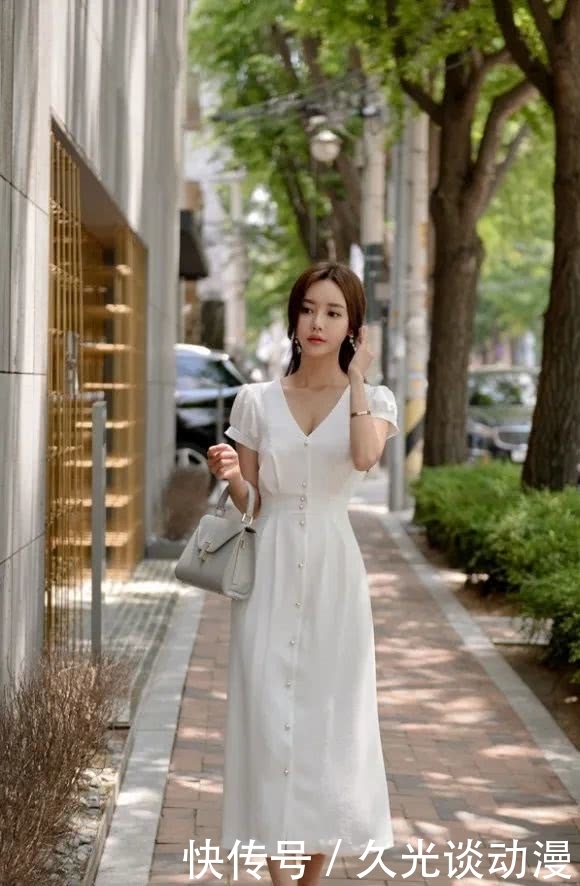  云霄：美图图鉴：孙允珠，云霄炫白飘影宫廷袖清纯长裙