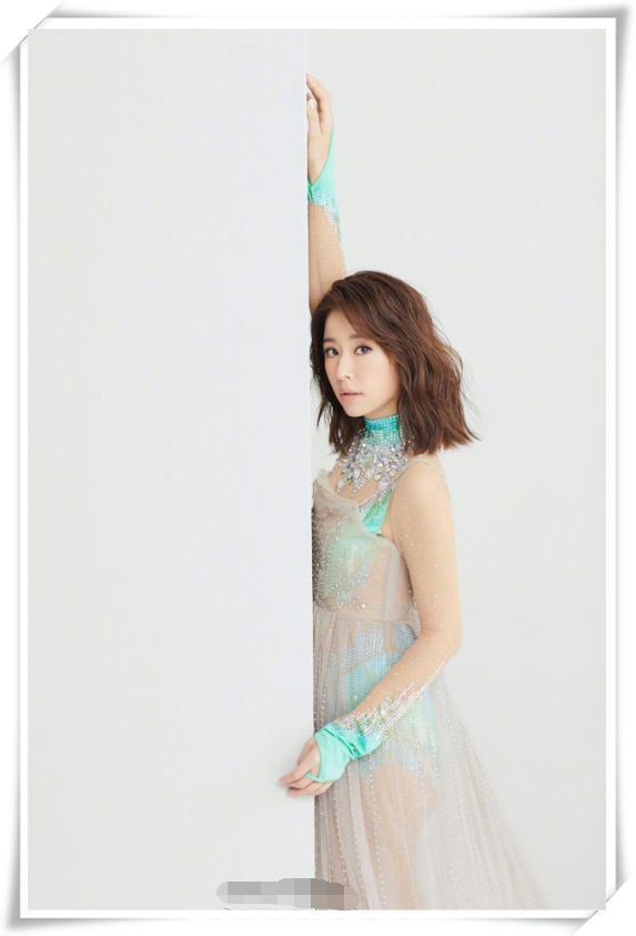 当赵薇和林心如同登杂志封面——网友：这气质差距完全不在一个调