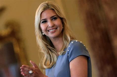 伊万卡身材凹凸有致,集智慧和美貌并存,年轻时更是清纯漂亮!