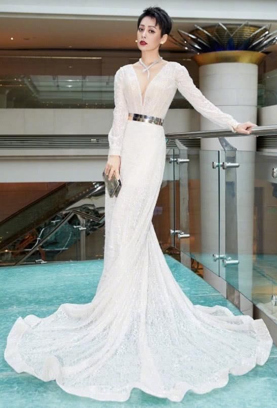 47岁杨钰莹和46岁宁静同框，只差一岁却完败，宁静气场太强大！