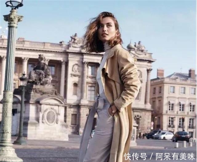 #秋冬季节穿#女人不管什么身材,秋冬穿大衣时,搭配这4双鞋子,时髦超显腿长