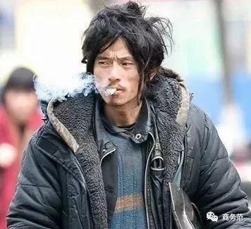 英格兰没进决赛，但主帅的马甲却成了网红