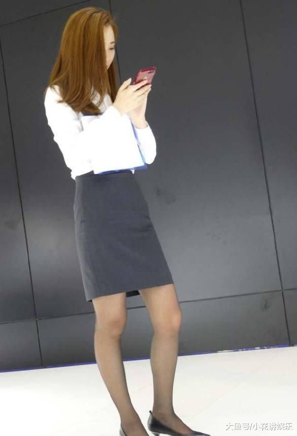 街拍: 拥有火辣身材的几位美女, 你最欣赏哪一个?