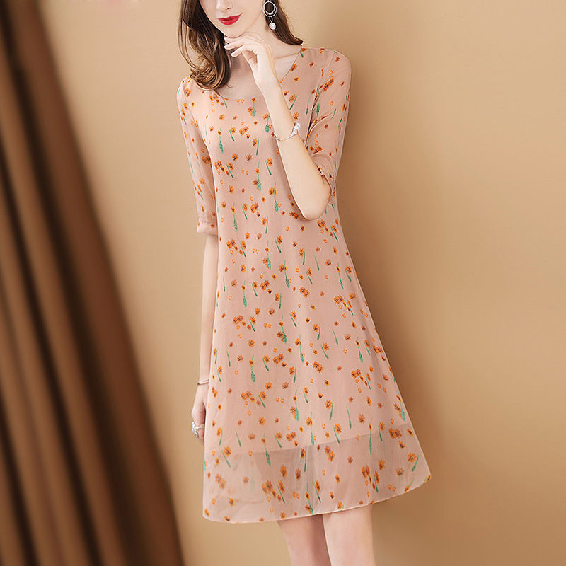 身材丰满的女人别戴文胸，太燥热，学香港女人这样穿，性感有魅力