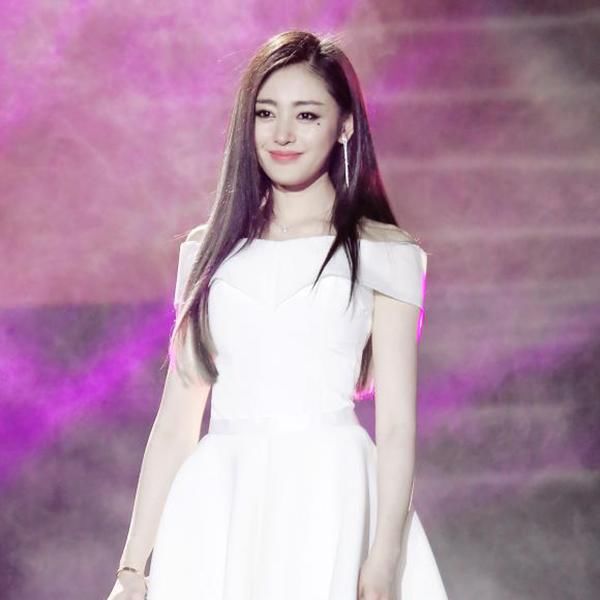 每年必火的眼妆小心机，明星都在画，撩人又闪亮，你画你就是焦点