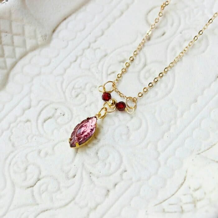 心理测试:选一条最喜欢的项链,测测你是淑女还是熟女?