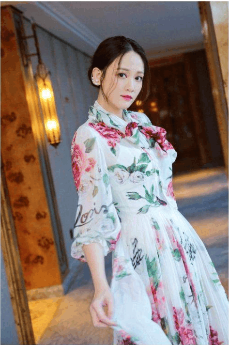 当39岁陈乔恩撞上26岁热巴,终于知道知性和甜美差别有多大!