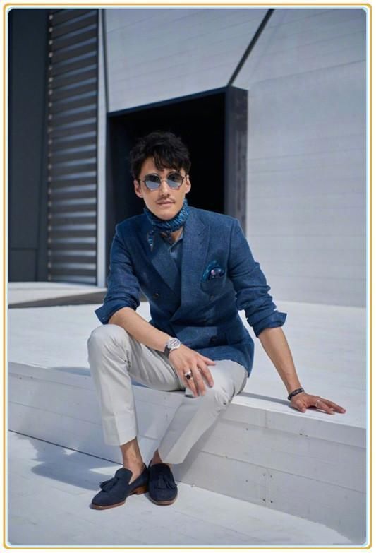 胡兵太潮了吧!渔网衫配亮皮裤，网友:圈内没几个人敢这么穿!