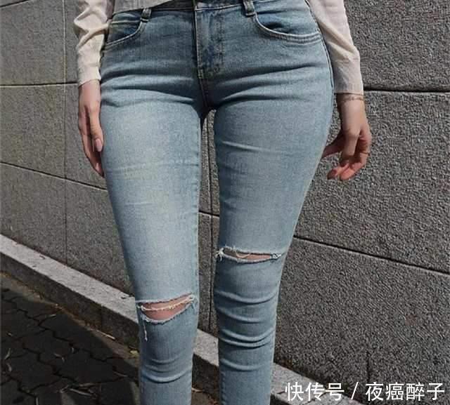  [女人味]街拍：紧身牛仔裤，穿出时尚女性的美感，增添别致的女人味！
