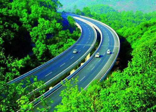 一条高速公路贯穿“三国”全长1800多公里，自驾游可以出国了