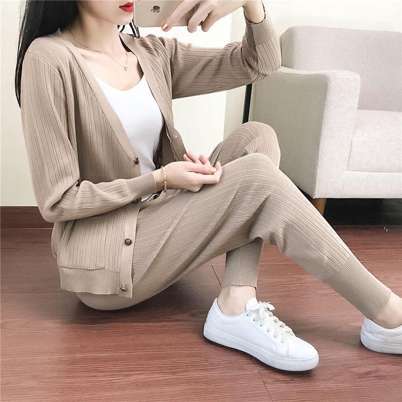 上海大街上居然没人穿裙子?原来金秋流行减龄休闲装，真洋气