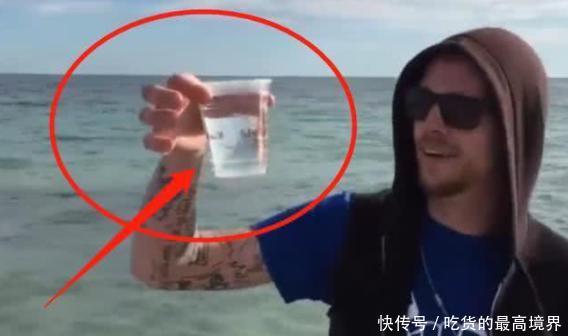 海水为啥不能直接喝，老外把一壶海水烧干，打开后愣住了