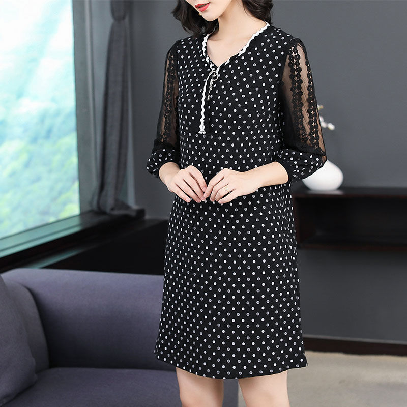 48岁婆婆真会穿!初秋穿这高贵“妈妈装”，上身嫩美像个大姑娘