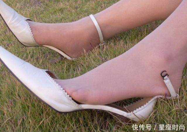 美脚丫搭配高跟鞋，也能做一回高个子，让你瞬间提升自身的气质！