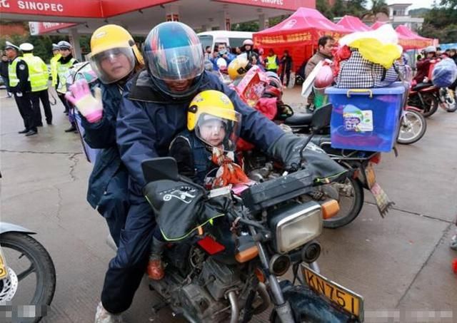 专家纳闷“摩托军团”咋又来，农民工总结三点，怒斥伪专家，痛快