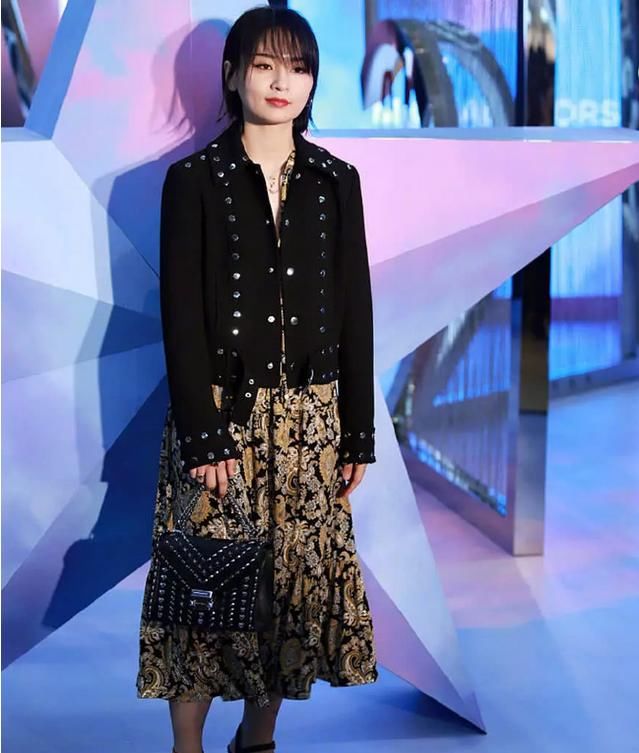 周笔畅被打回原型，不修图颜值真是没法看!