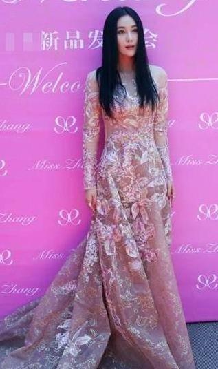 张馨予的素颜太大胆了！眉毛没化就出门，网友：范冰冰绝不敢这样