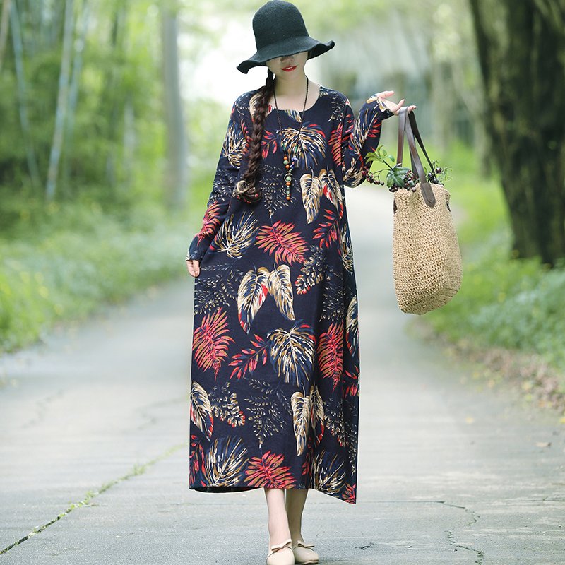 别傻傻穿打底裤了!今秋流行棉麻裙+平鞋，适合45-60岁女人