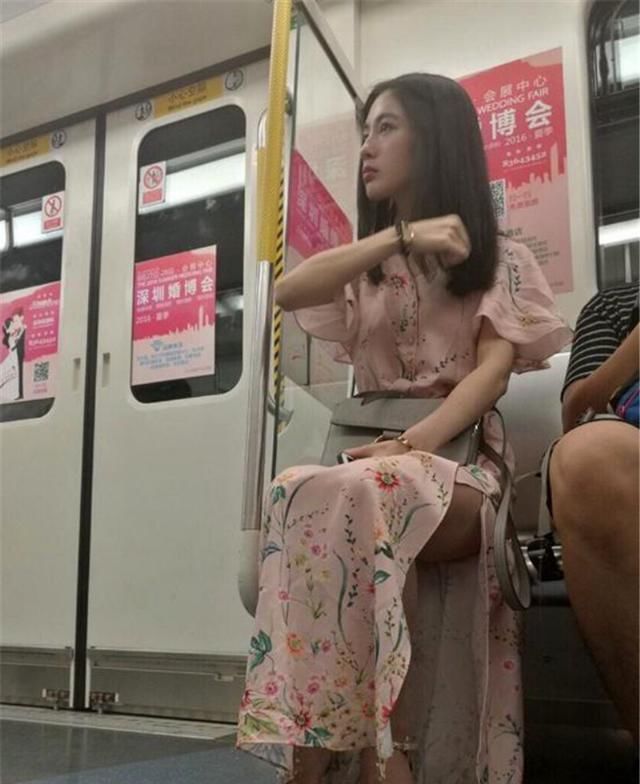  生活|“地铁旗袍小姐姐”走红，气质美女女神范儿十足，娶她的好有福气