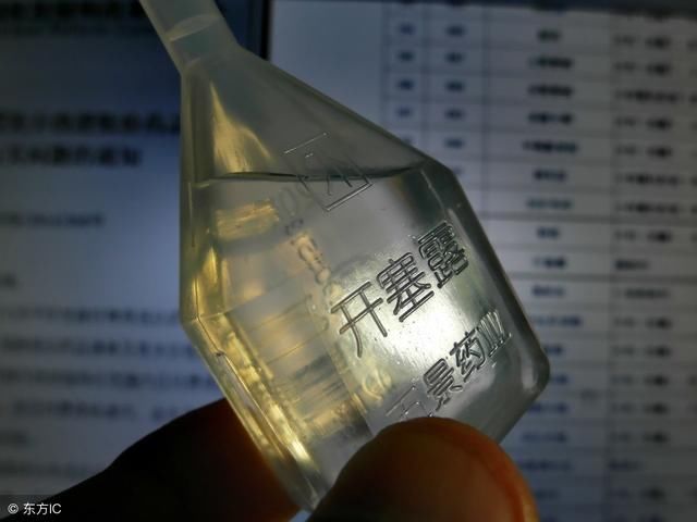 药店几毛钱一只的小白露，睡前用它抹一抹，皮肤白净像20岁