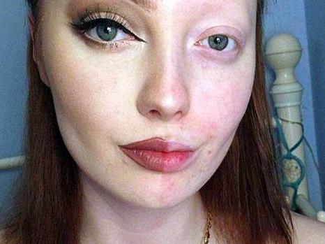 女人坚持化妆和素颜,十年之后会有什么变化?答案说出来你可能都