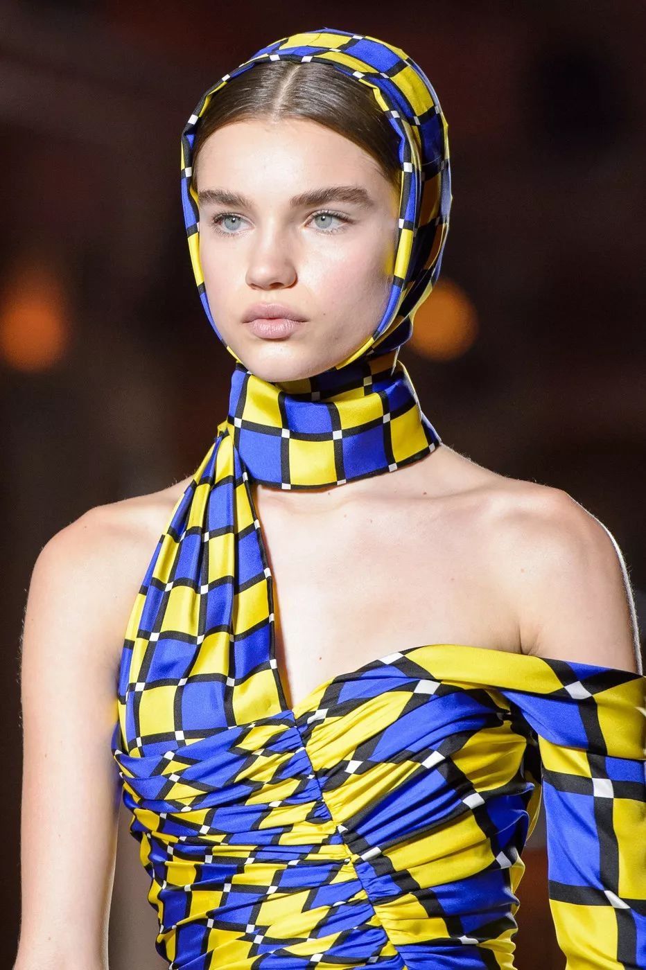 从秀场到街头，今夏最火的连衣裙是这一条!