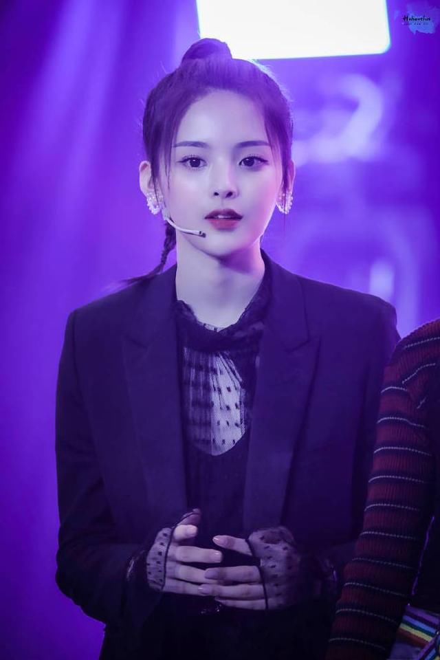 看了杨超越的精修图，再看看无修图，网友：确定不是换了个人？