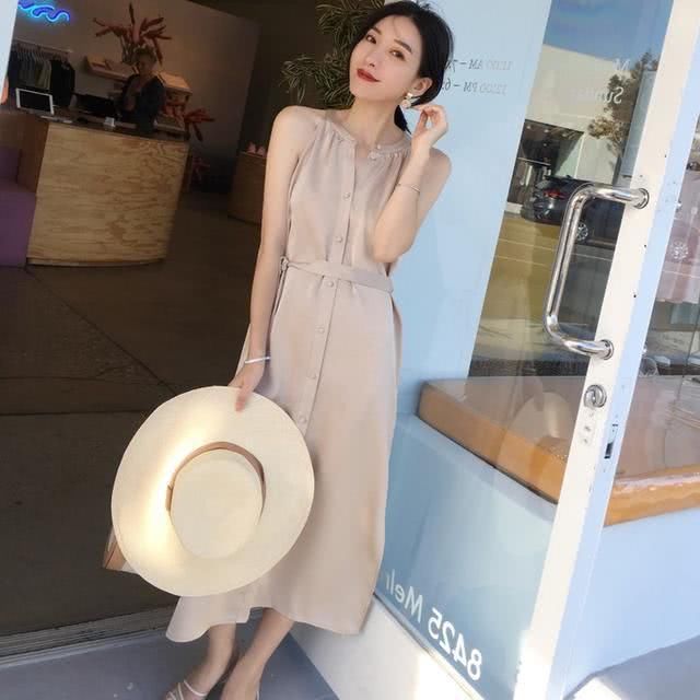 太美了！40岁女人穿上这些素雅温柔连衣裙，清新仙嫩的像个小姑娘