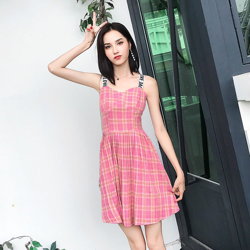 败家老婆，偷偷买了件吊带裙，穿上美得让人流鼻血