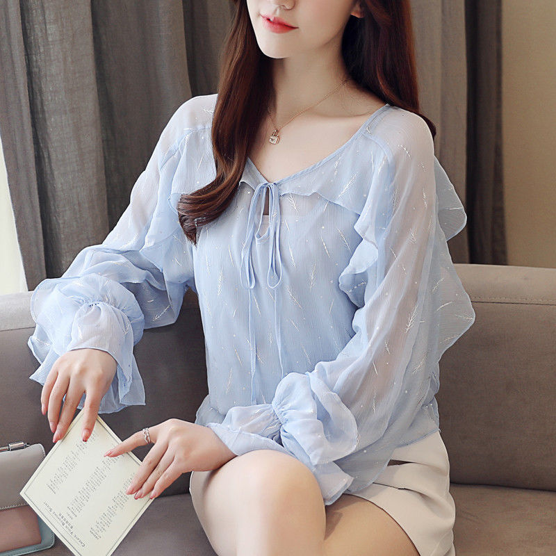 姑娘!别穿烂大街的短袖!今年新款“小衫”火到离谱，美到骨子里