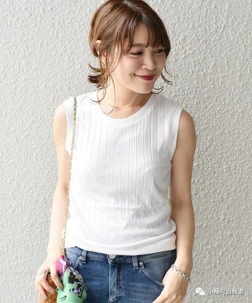 女生搭配:白色无袖上衣让自己更迷人!最新日本夏季穿搭总整理