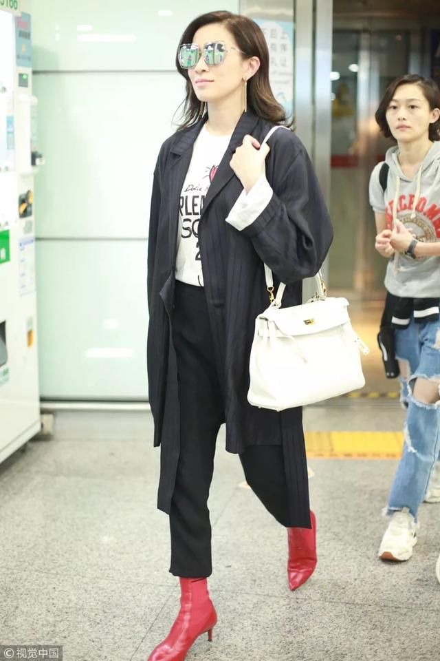 刚入秋就穿两件套？女明星们的穿搭果然超前啊！