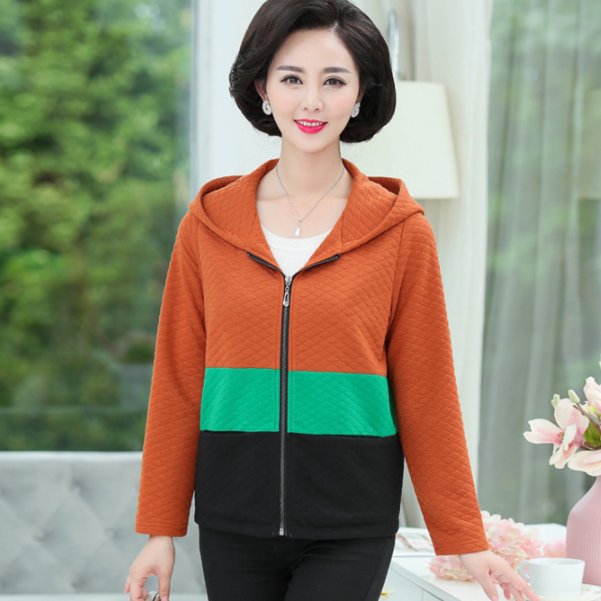 新颖又不贵的秋装妈妈外套，时髦又减龄，穿出时尚感