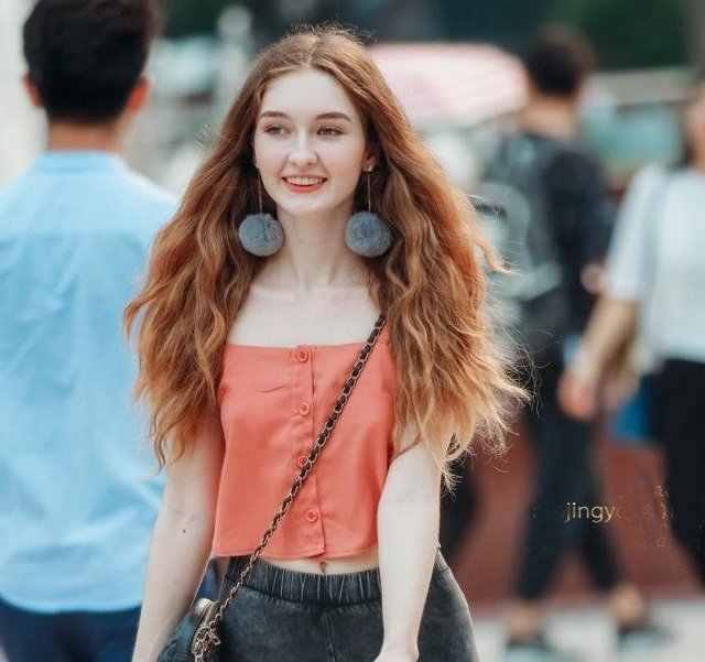 重庆街拍重庆真是个美女聚集地,街头偶遇外国美女